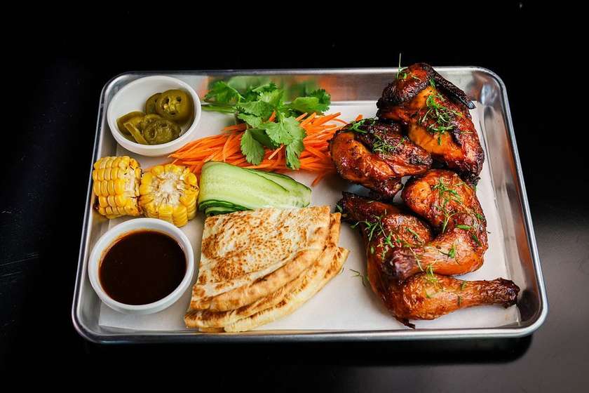 Курча з кукурудзою