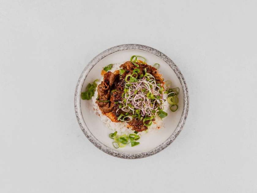 Bibimbap s hovädzím mäsom