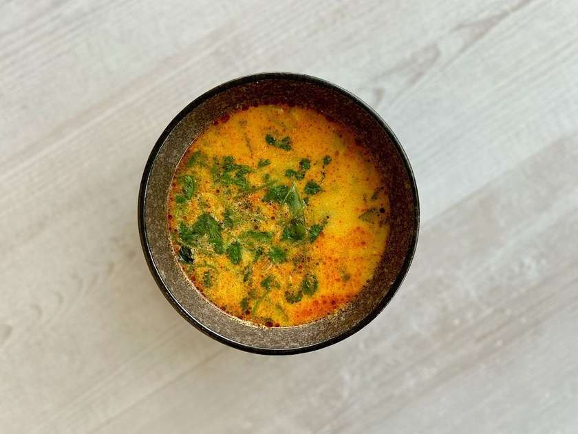 thajská kuřecí polévka