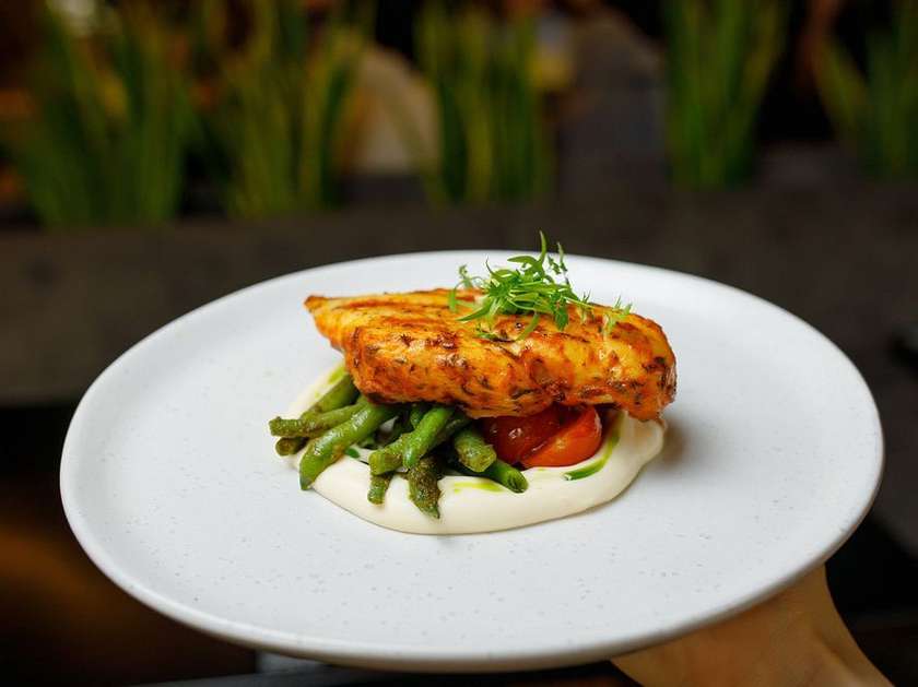 Куряча грудка з сирним соусом