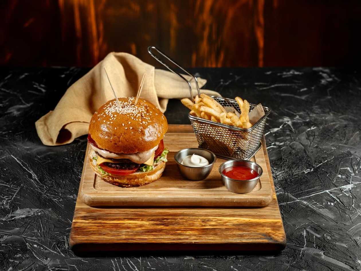Hollywood Burger
