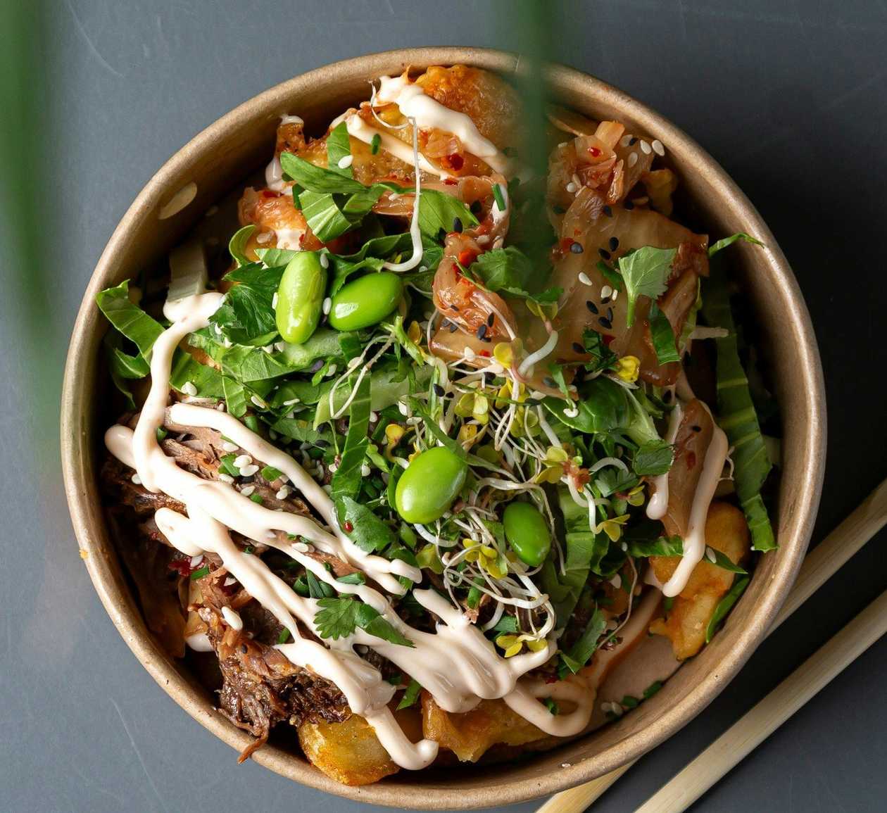 Zapiekane ziemniaczki koreańskie z szarpaną Wołowiną i cheddarem