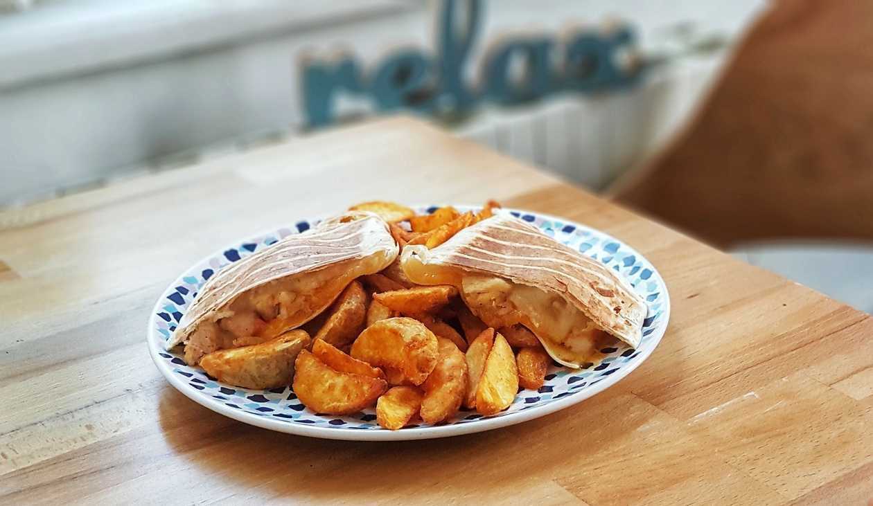 Quesadilla cu pui si cartofi wedges