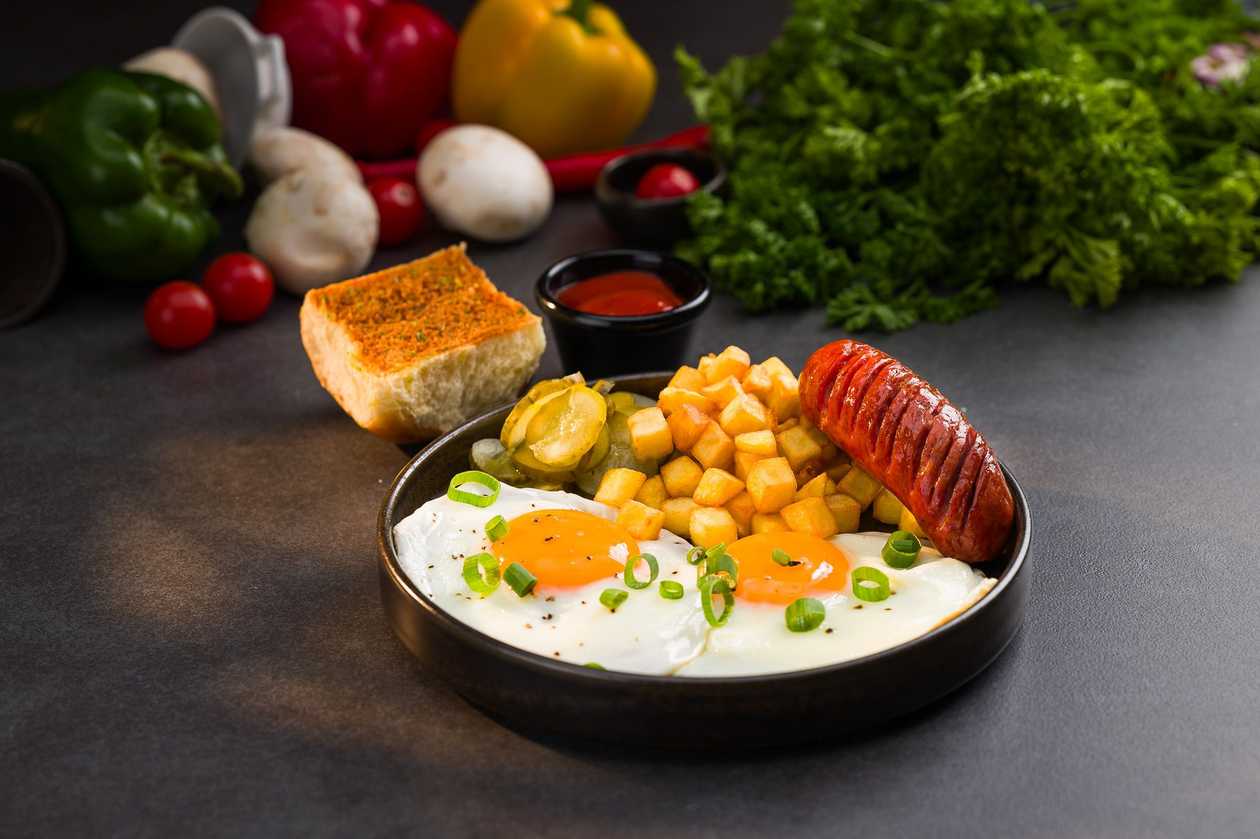 DOUGLAS with Smoked Pork Sausage and Tomato Sauce