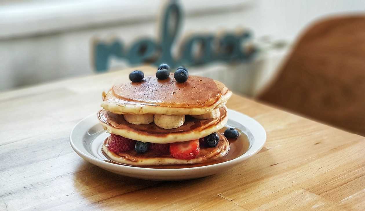 Clatite americane cu fructe si sirop de artar