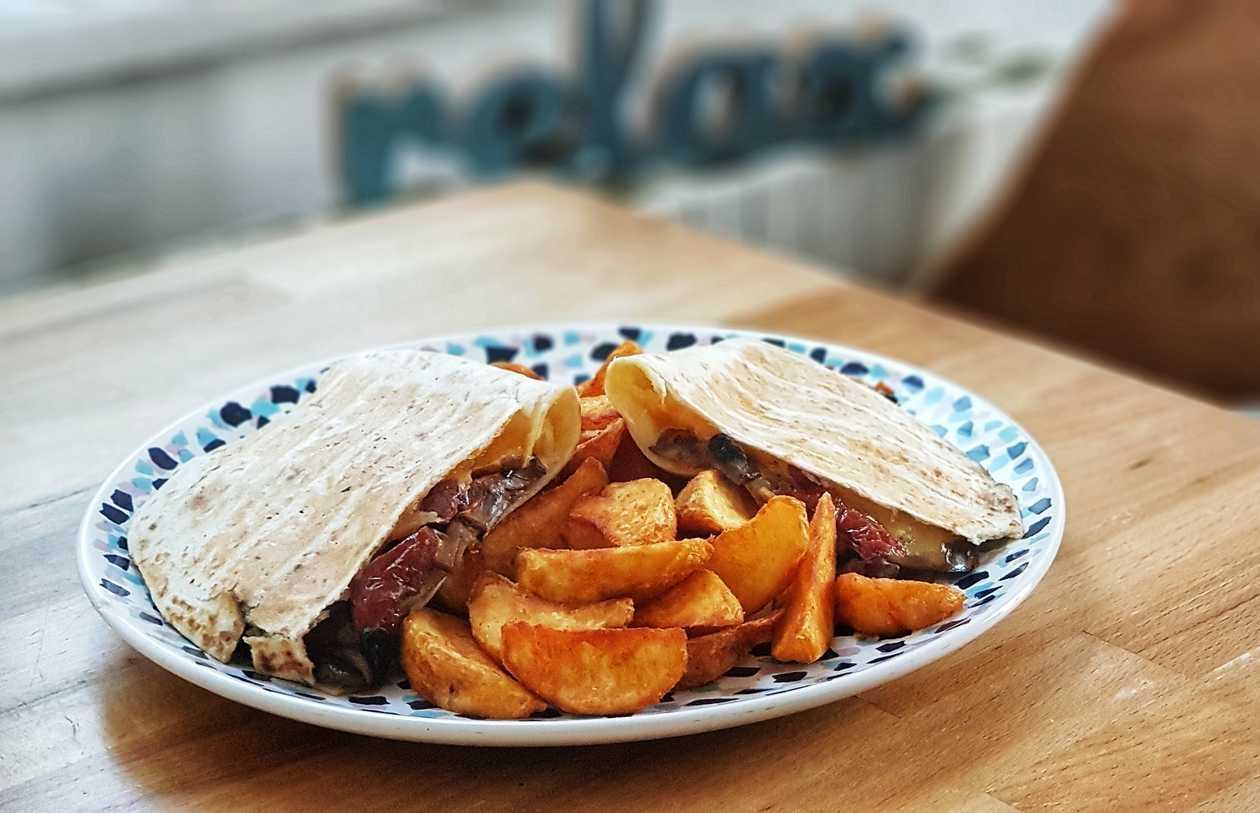 Quesadilla cu ciuperci cu cartofi wedges