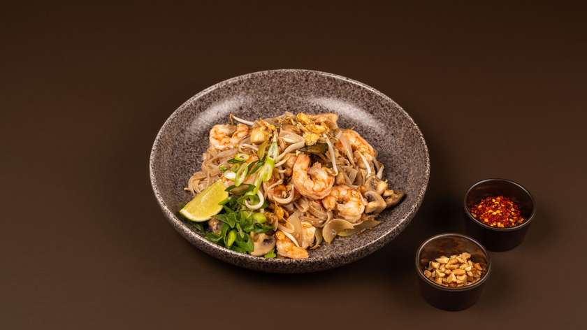 Pad Thai su tigrinėmis krevetėmis