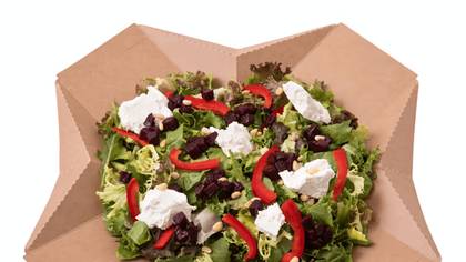 Salad with goat cheese and beetroot