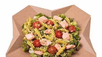 Salad with salmon and pasta