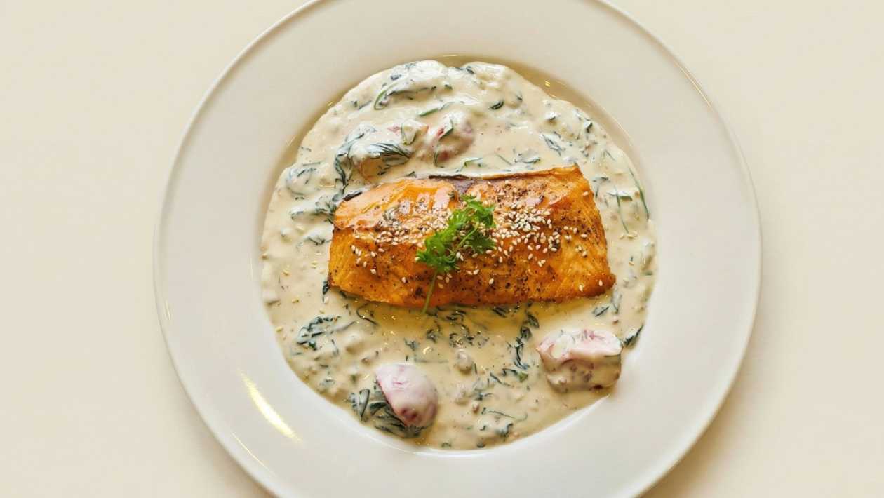 Salmon in Creamy Spinach Sauce