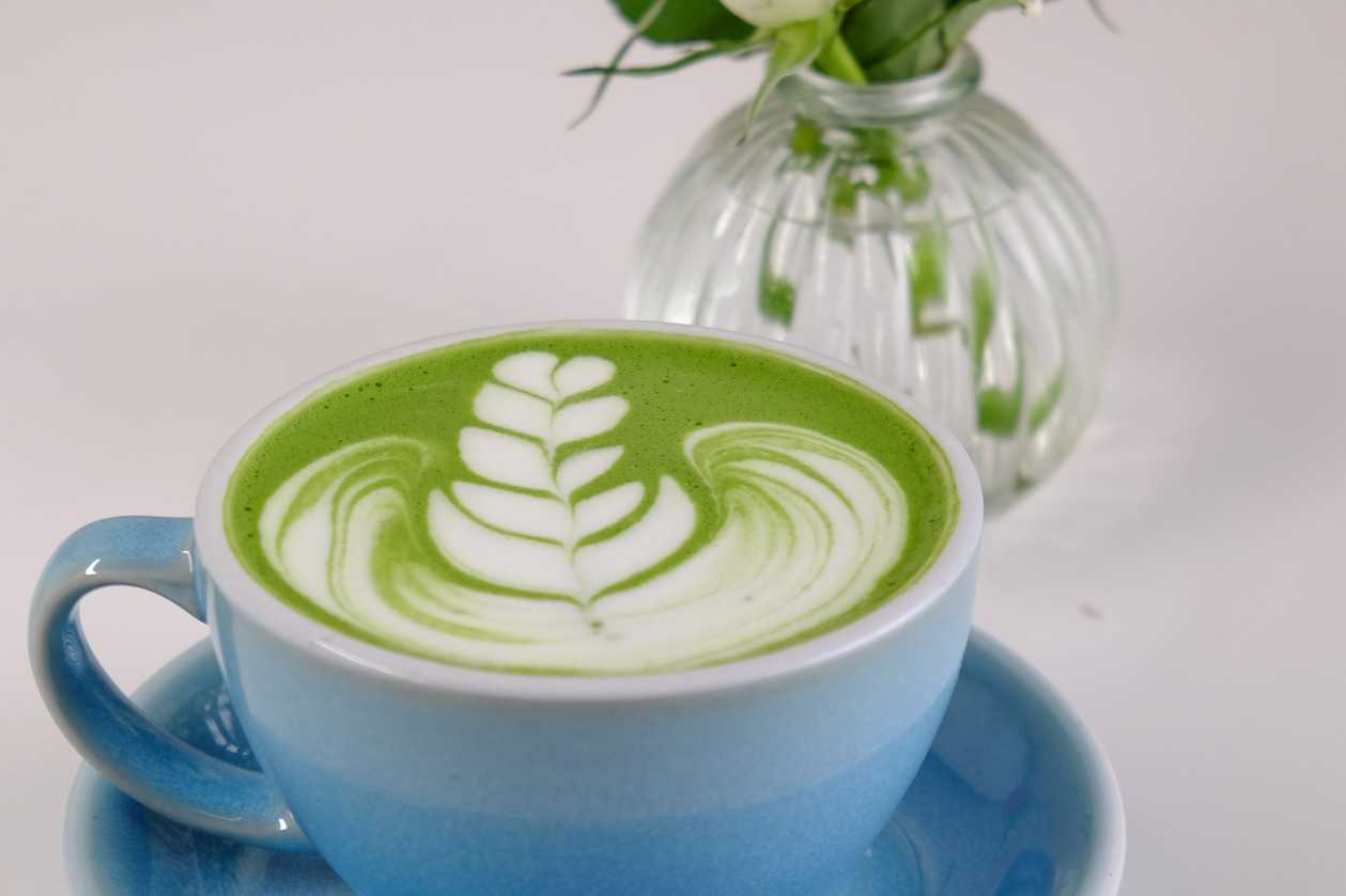 Złota Matcha Latte
