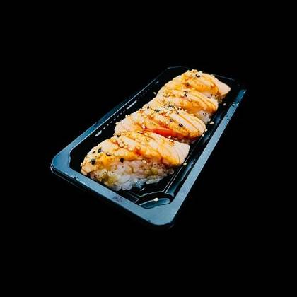 Smoked Salmon Nigiri (4 pieces)