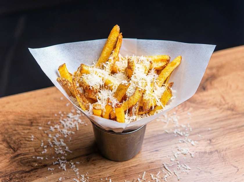 Käsitöö-friikartulid parmesaniga