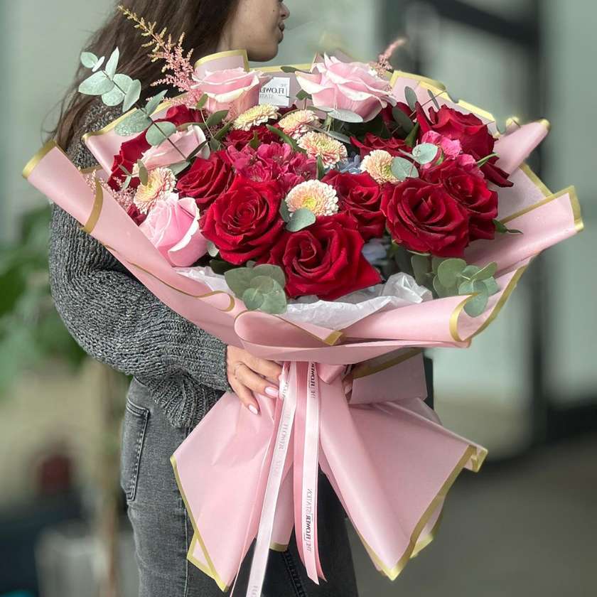 Bouquet 'Maya' with Red Roses