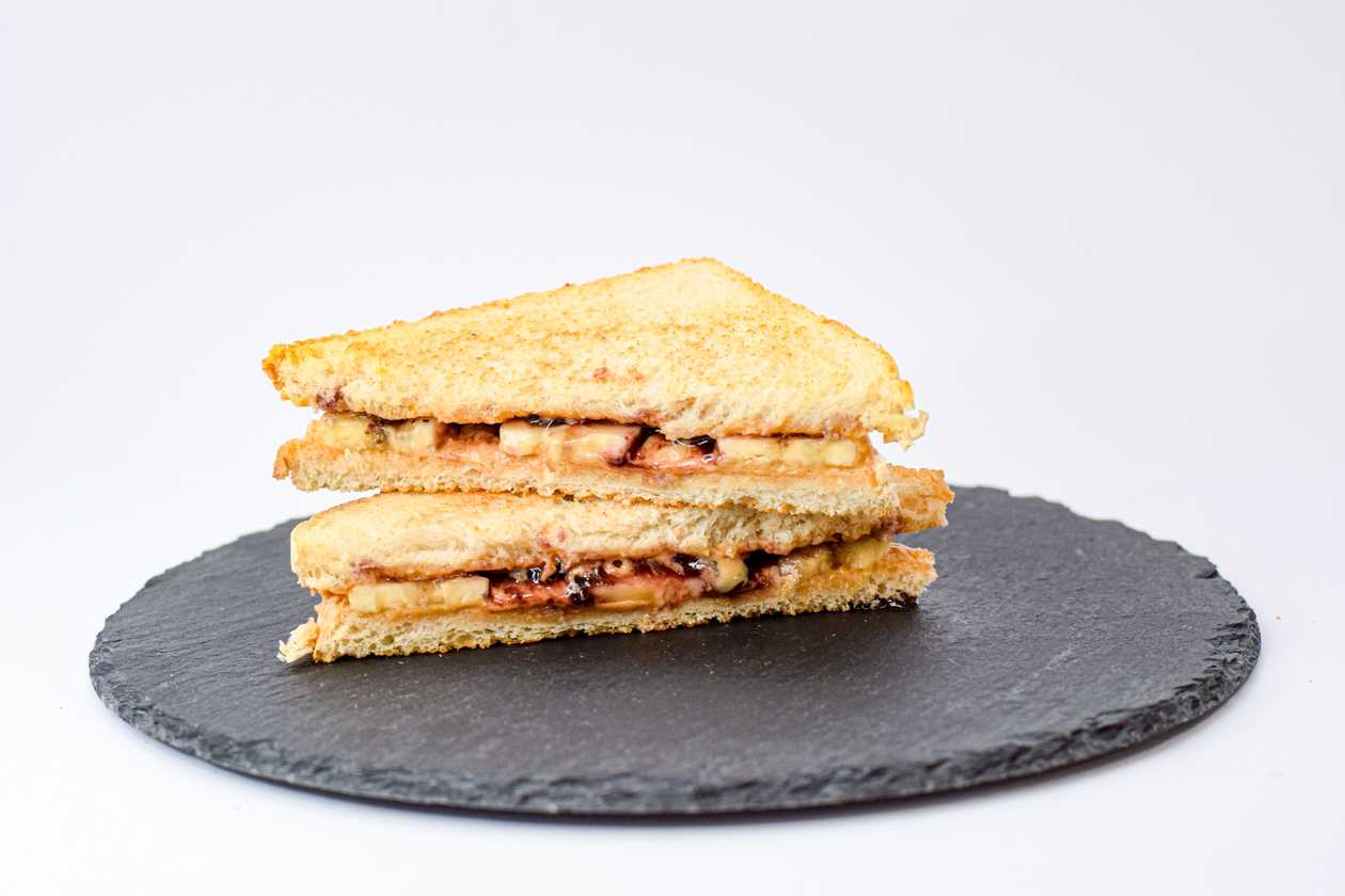 Arašidové maslo sendvič