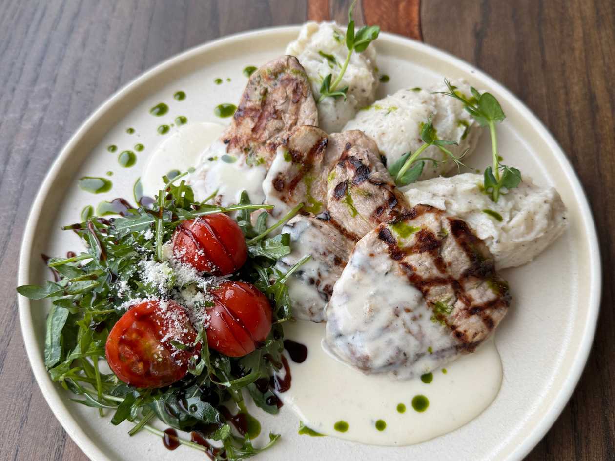 Muschiulet de porc cu sos gorgonzola