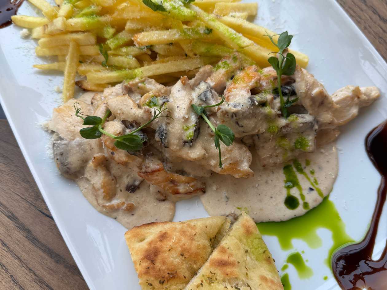 Piept de pui cu ciuperci si smantana