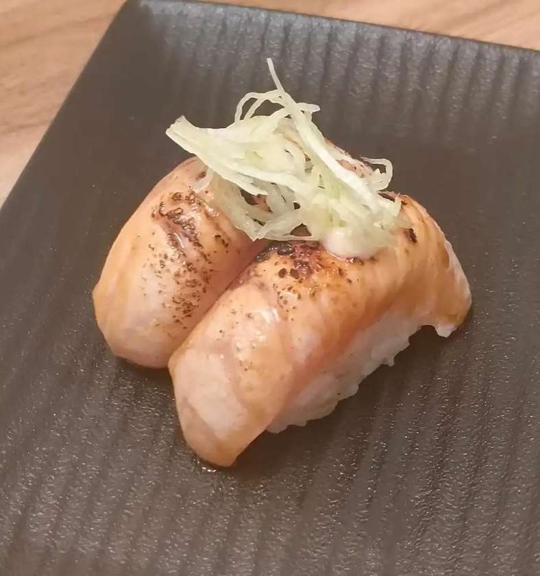 Nigiri Łosoś Opalany