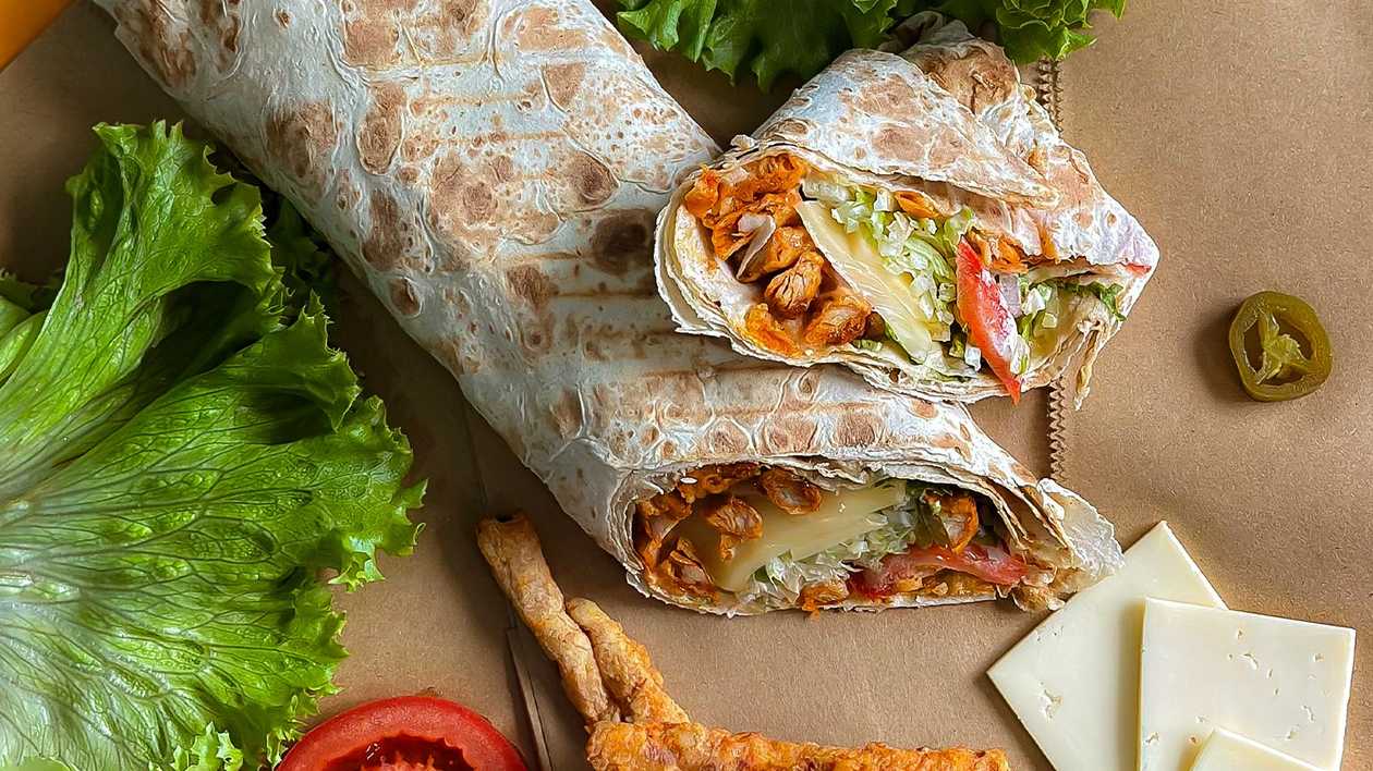 შაურმა ქათმის ხორცით და ყველით სტანდარტი