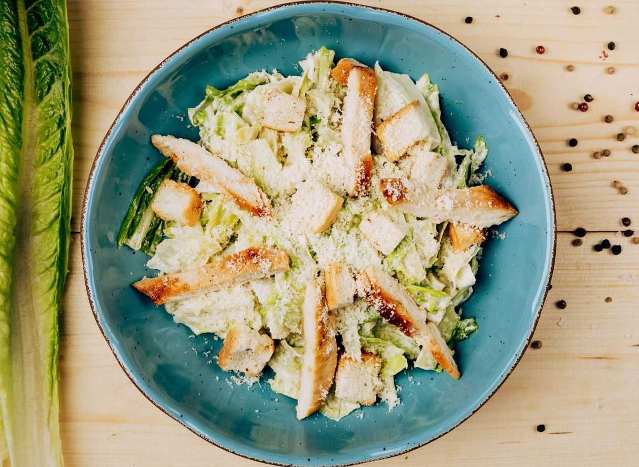 Caesar salad with chicken 350g