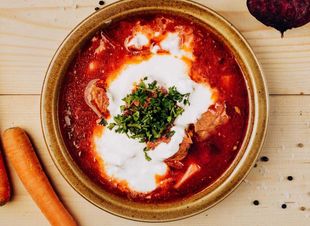 Boršch + Domácí pečivo