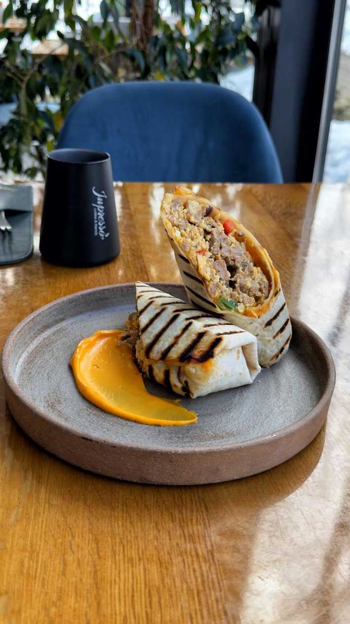 Burrito cu omletă și mangalița