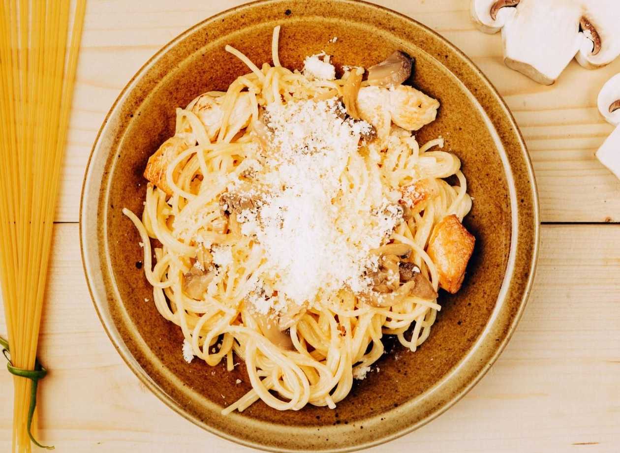 Homemade spaghetti chicken, mushrooms, leek 350 g