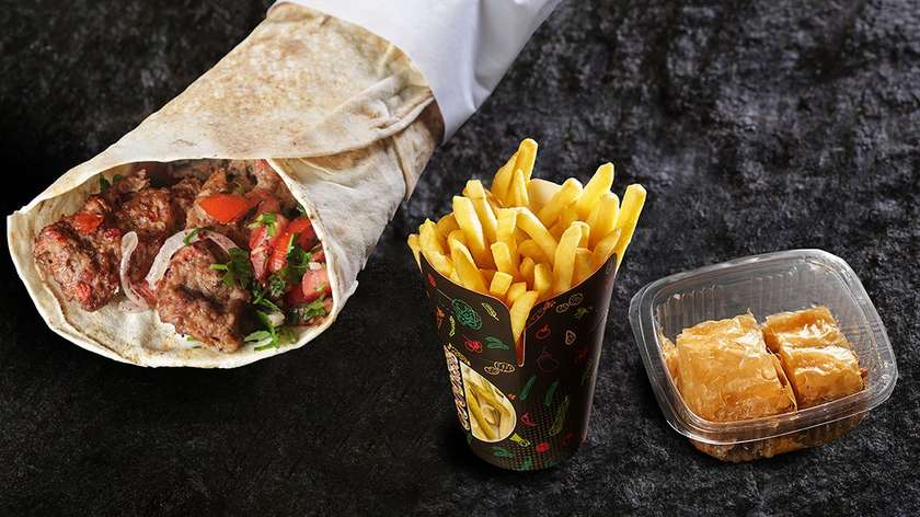 4persoane2 bucăți x Shaorma de pui la lipie+Adana kebab la lipie mica + 3x Cartofi prăjiți + Baclava