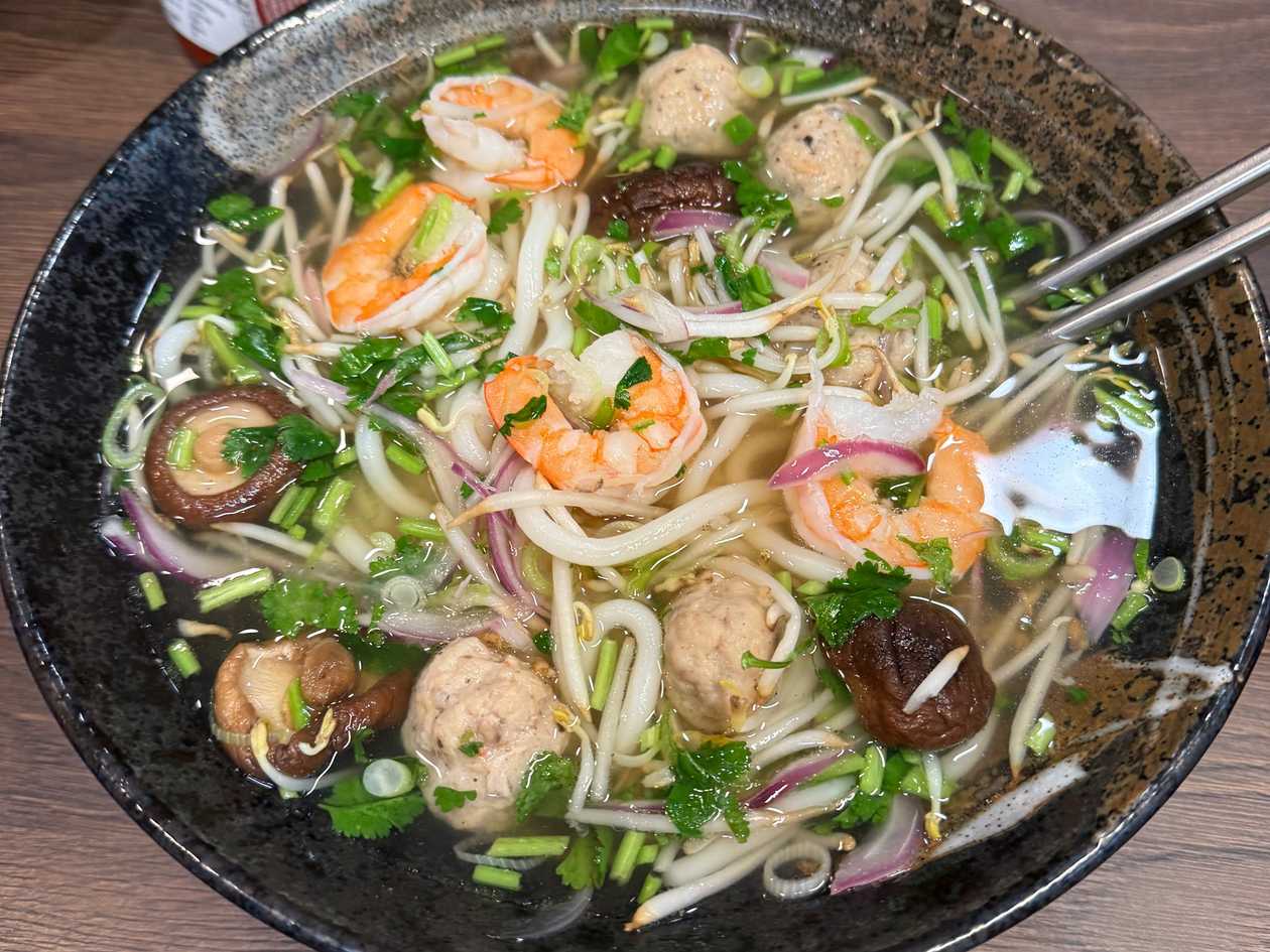 33. Bún Mọc