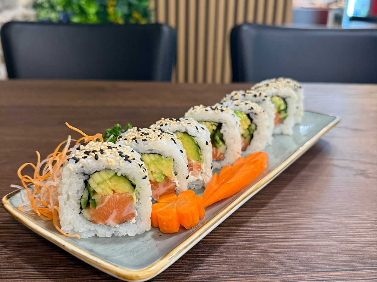M24. Salmon Roll