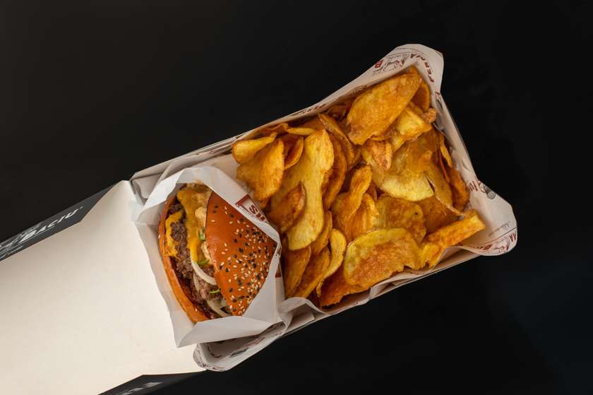 Combo Pepper Jacked, cu cartofi si bautura racoritoare