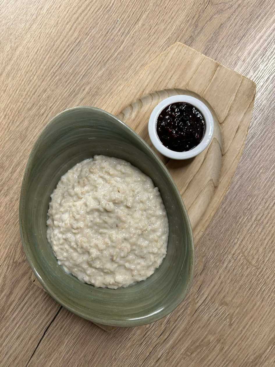 Organic Whole Grain Oatmeal with Jam