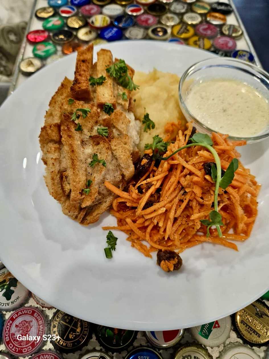 Jūratė Chicken served with mashed potatoes, light sauce, and carrot-cucumber salad