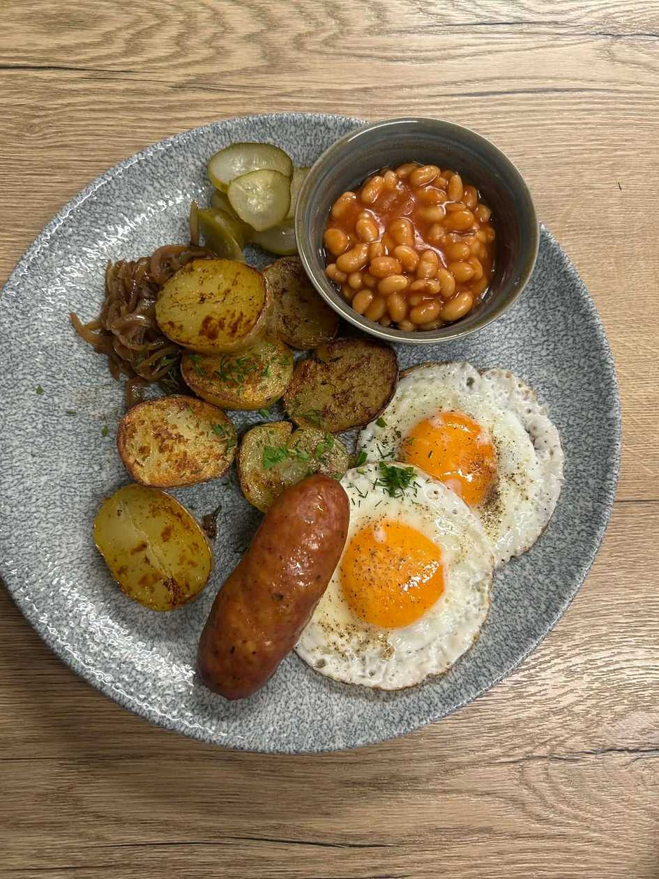 English breakfast with Matsimoka mozzarella sausage