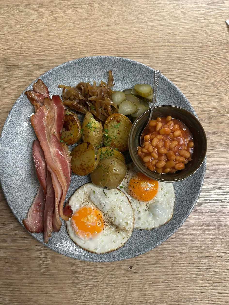 English breakfast with bacon