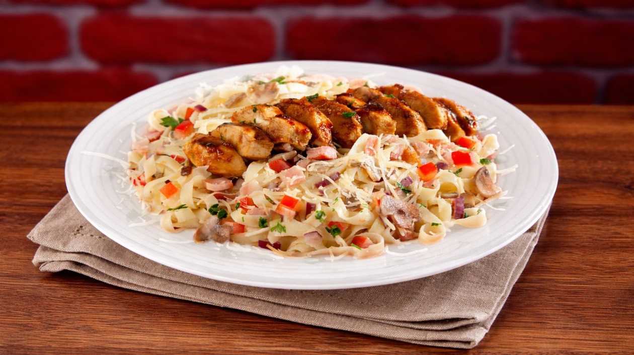 Fridays™ Signature Chicken Alfredo Pasta