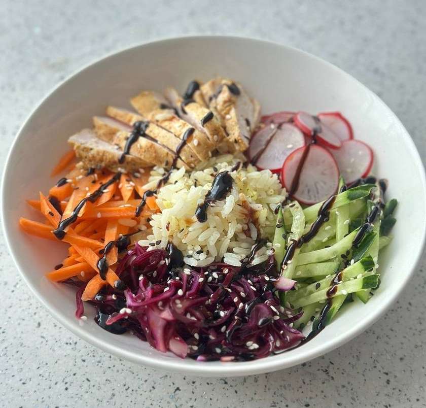 Poke bowl with chicken