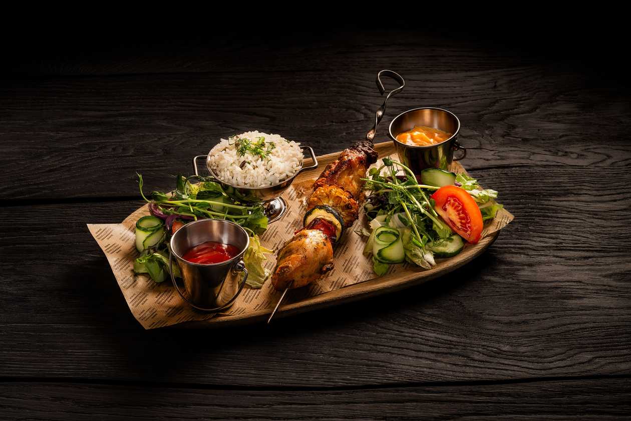 Two-flavor chicken skewer with vegetables
