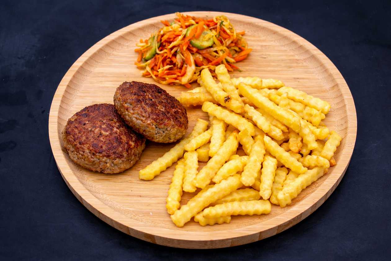 Family cutlet with garnish