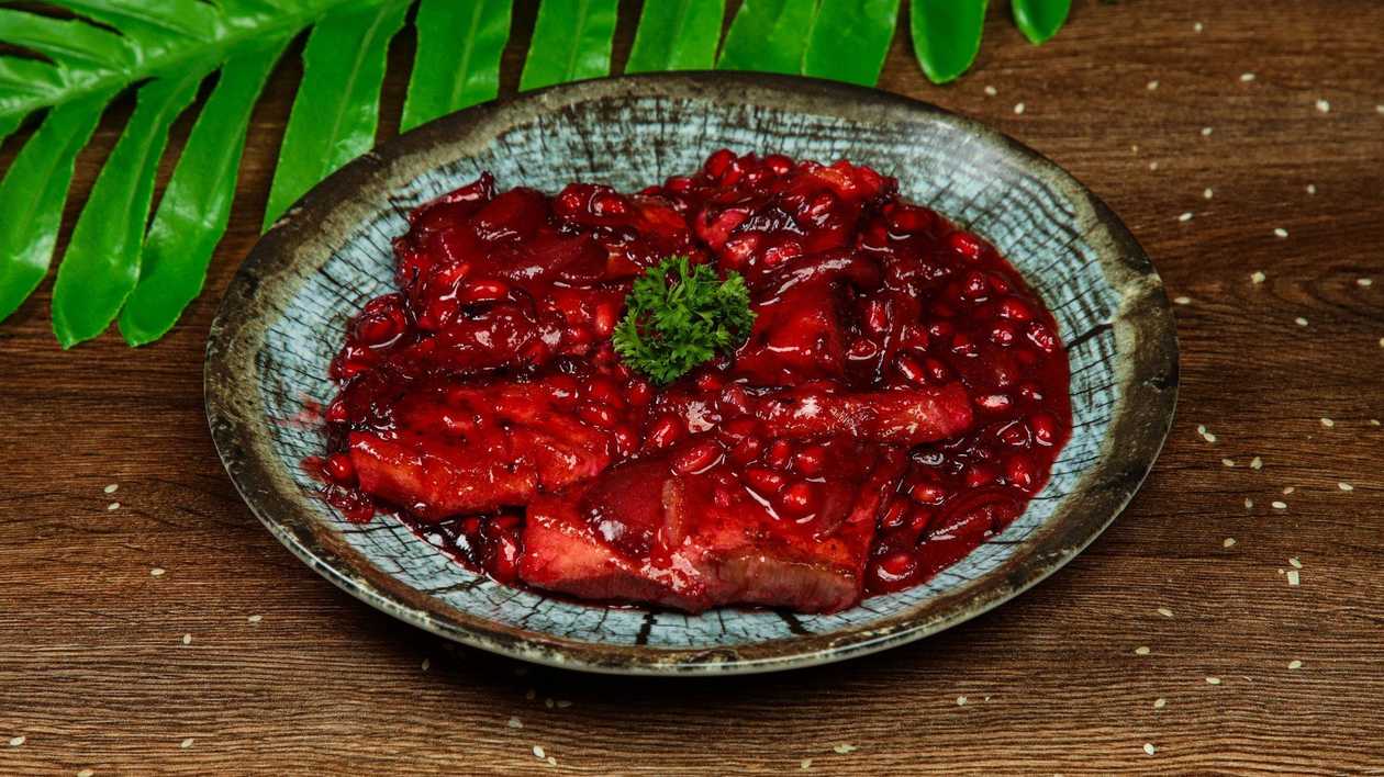 Red Fish with Pomegranate and Onion