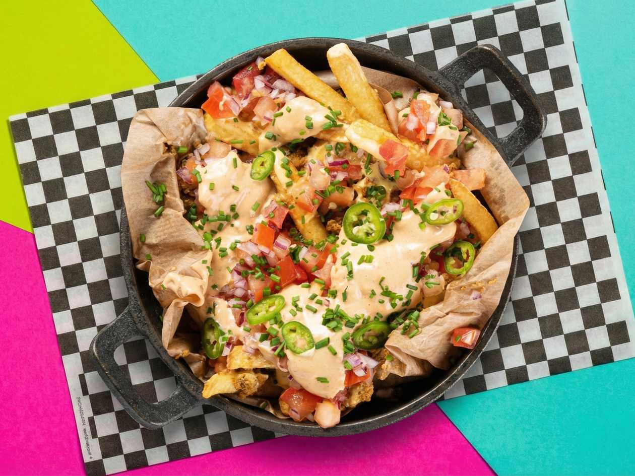 Meaty Fries Explosion su vištienos kąsneliais