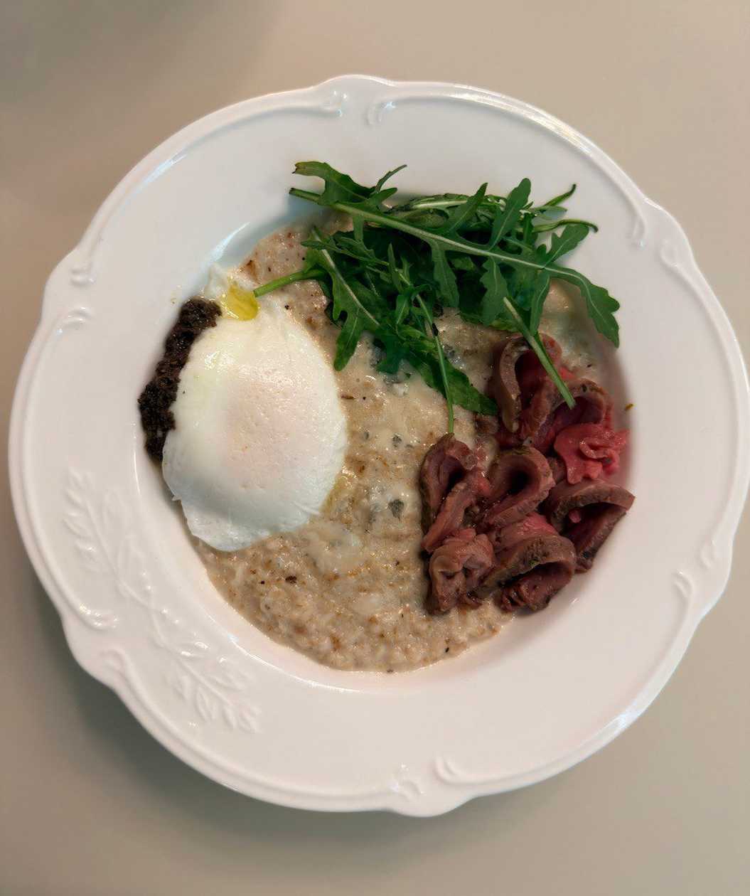 Вівсяна каша з трюфельною пастою