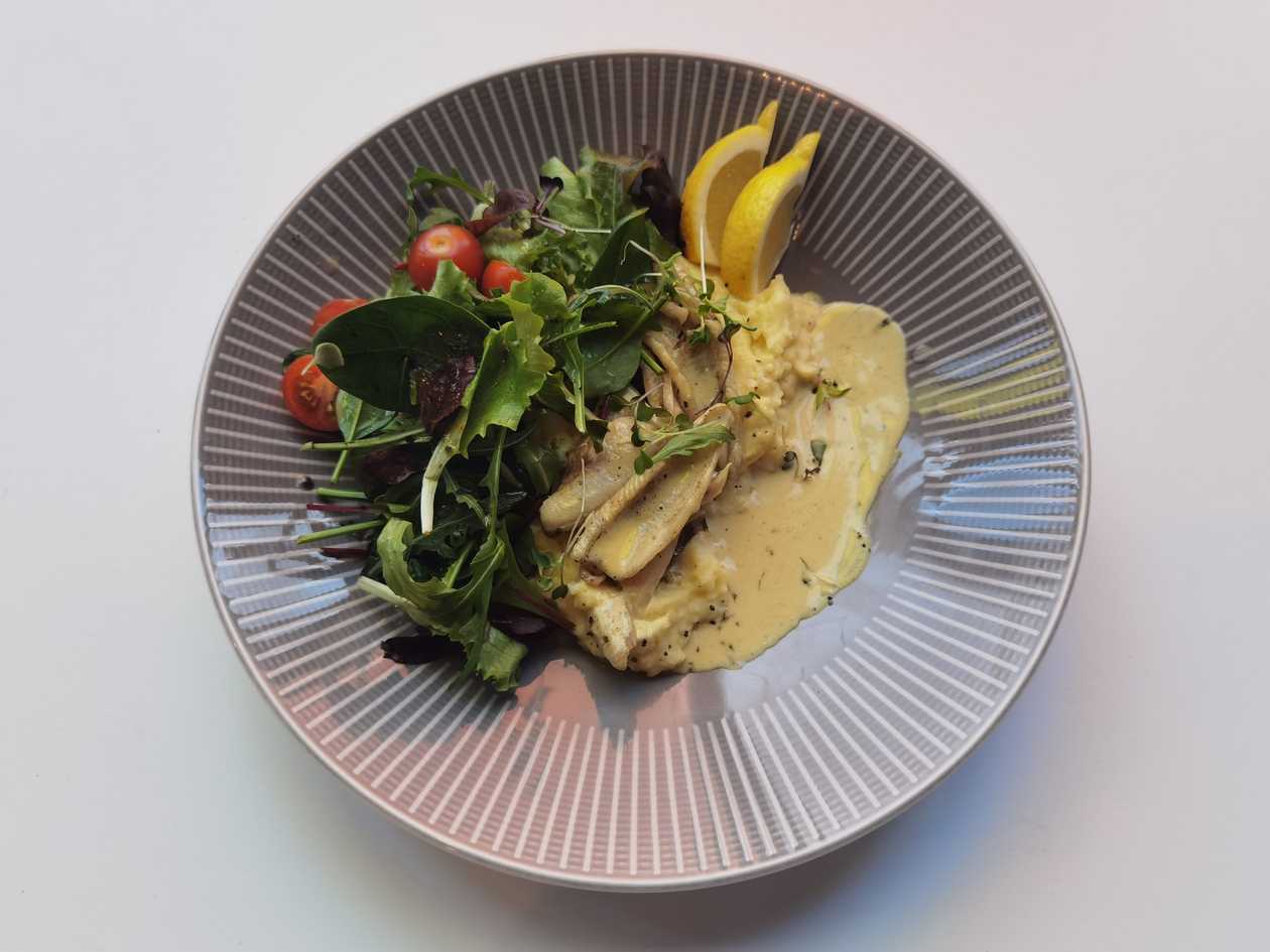 Pescadori kastmes ahvenafilee kartulipudru ja värskete ürtidega