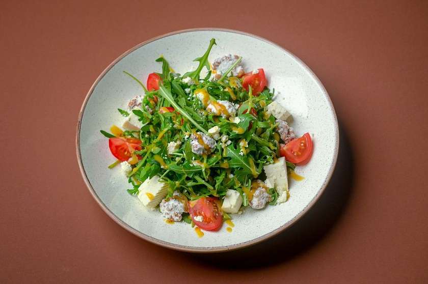 Arugula salad with goat cheese