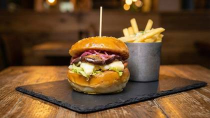 Meniu Halloumi Burger