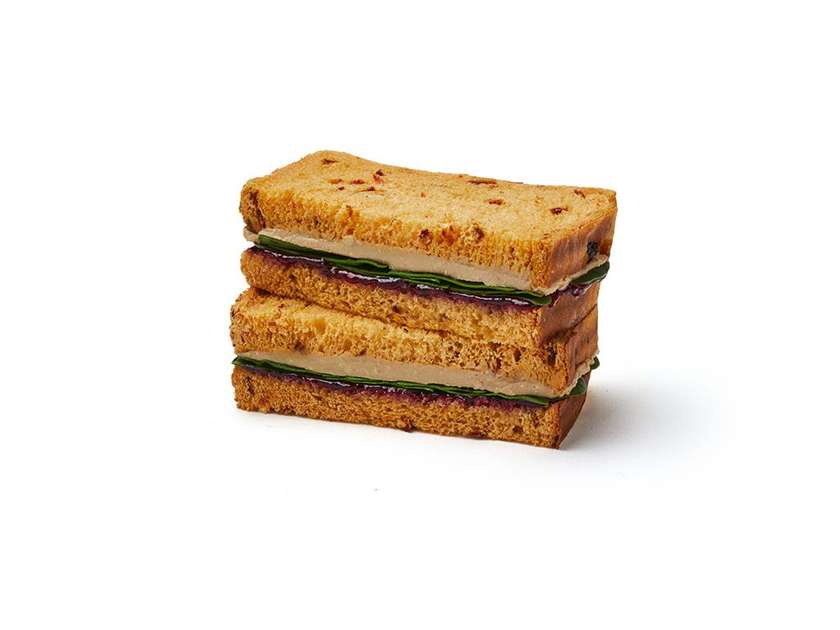 Sanduíche de mousse de pato e doce de mirtilos