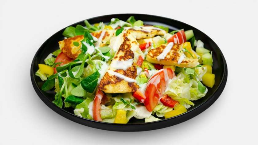Zeleninový šalát s halloumi syrom