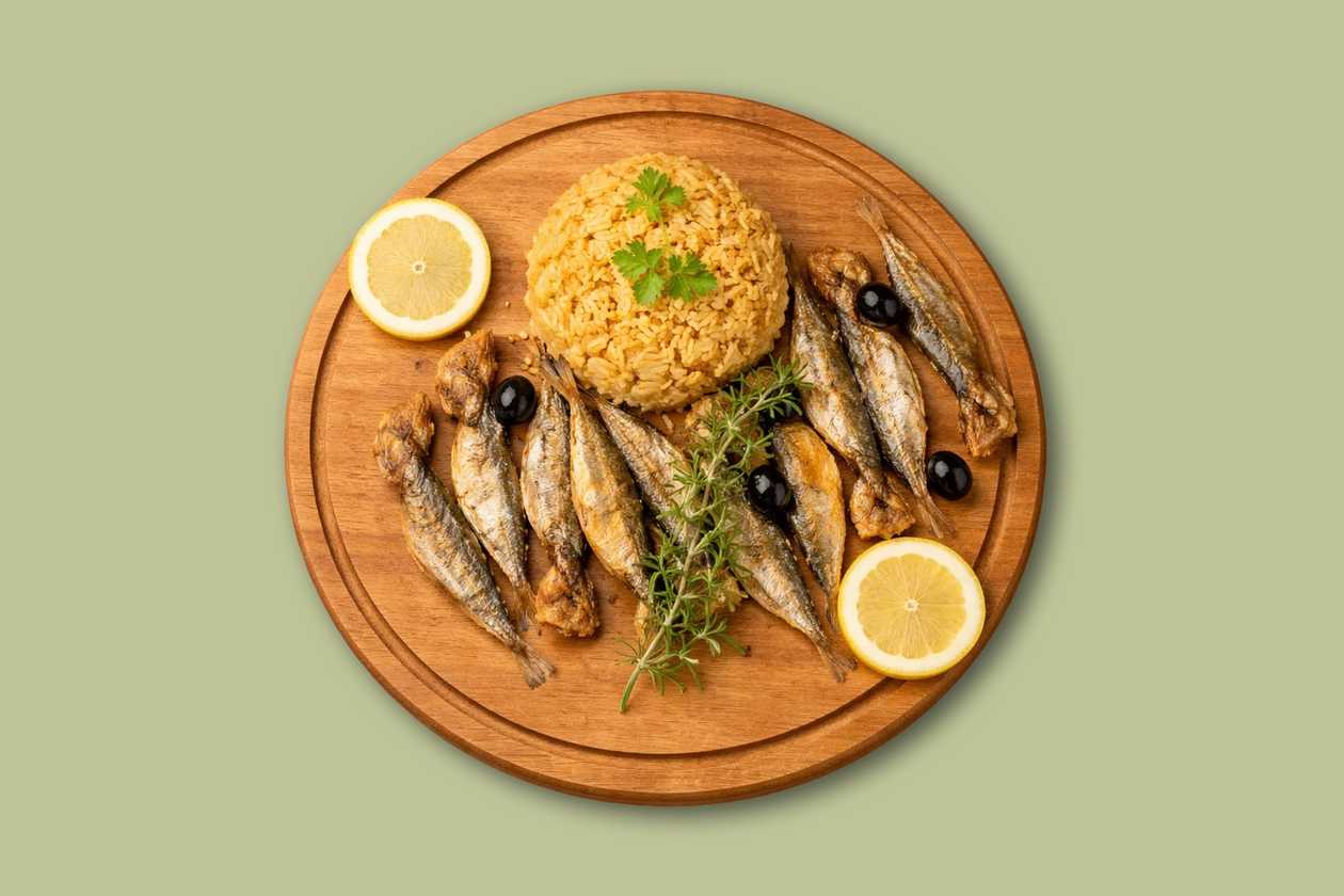 Fried Small Horse Mackerel with Bean Rice