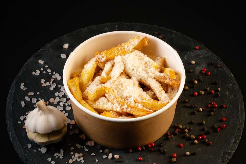 Cartofi Proaspăt Prăjiți cu Parmezan și Usturoi