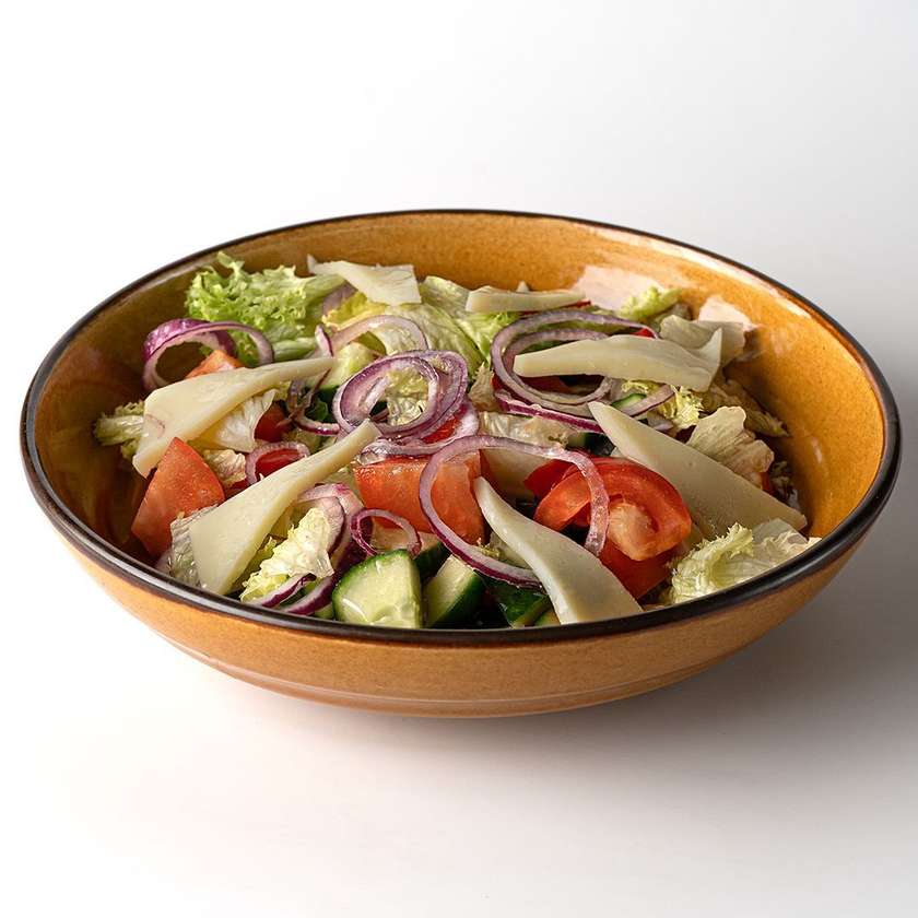 Овочевий салат з сулугуні (220 г)